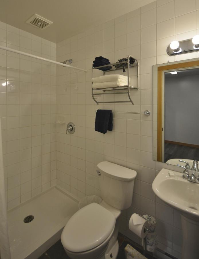 Pender Harbour Resort & Marina Garden Bay Екстер'єр фото