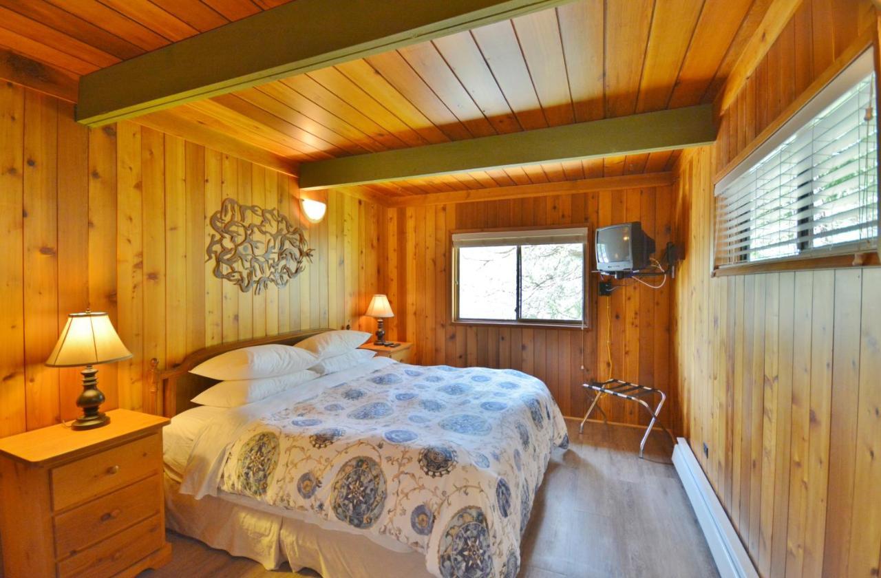 Pender Harbour Resort & Marina Garden Bay Екстер'єр фото