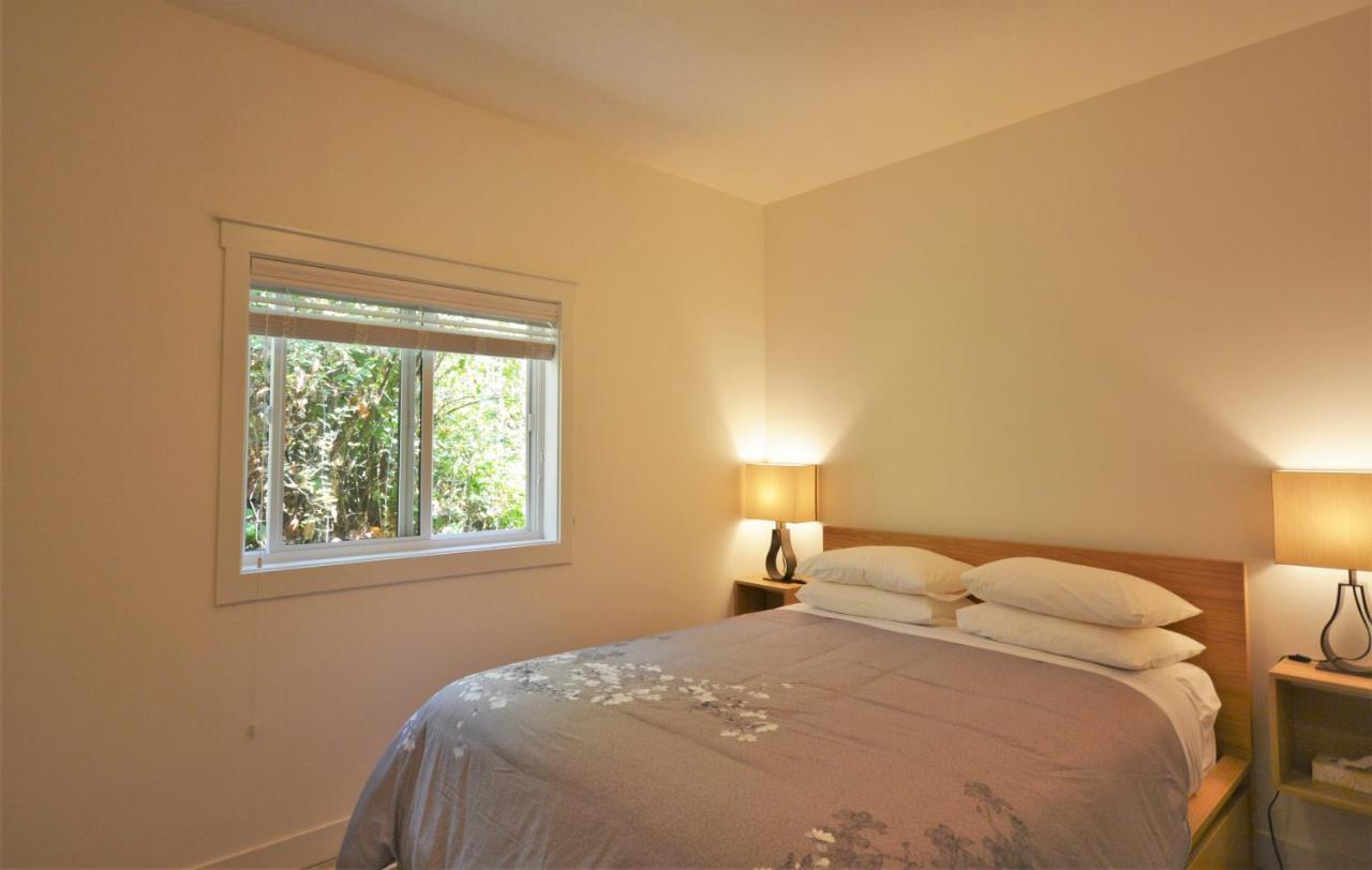 Pender Harbour Resort & Marina Garden Bay Екстер'єр фото