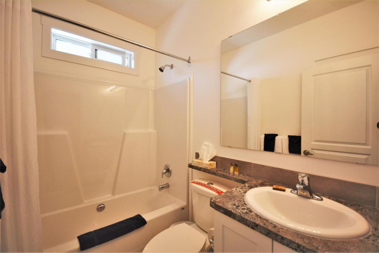 Pender Harbour Resort & Marina Garden Bay Екстер'єр фото