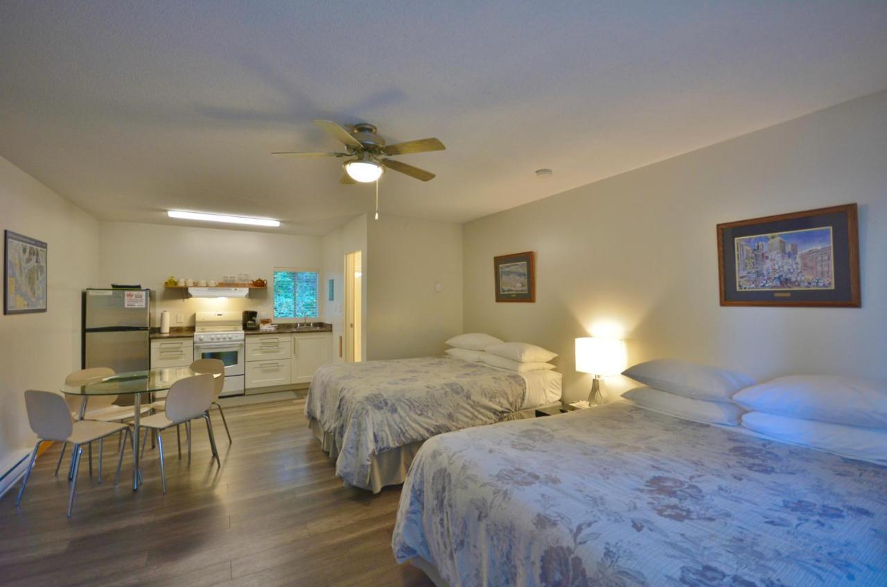 Pender Harbour Resort & Marina Garden Bay Екстер'єр фото